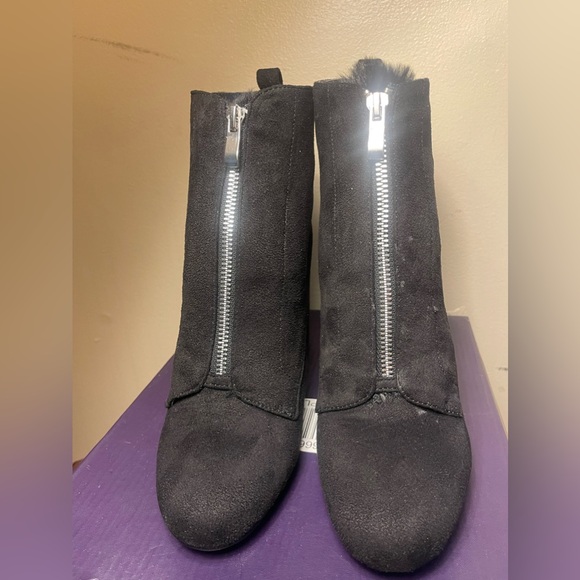 NWB BLACK FUR TONGUE ZIP BOOTIES - Picture 7 of 7
